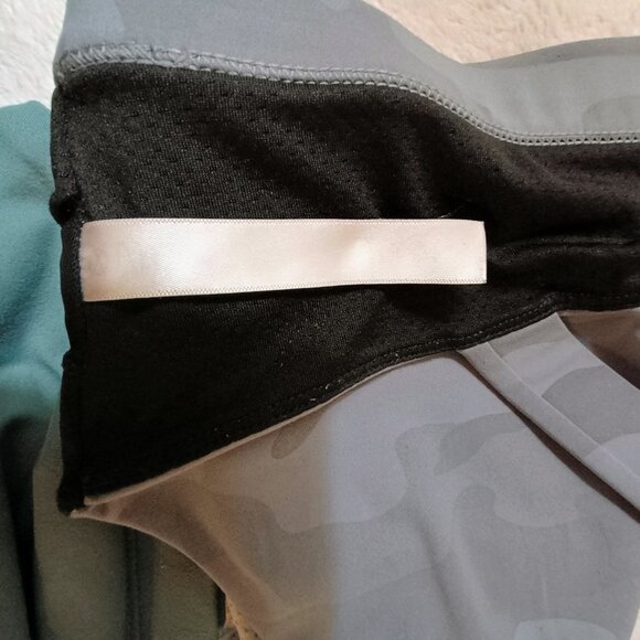 EUC: Lululemon Envital Bra Medium Support B/C Cup Camouflage - Picture 3 of 5